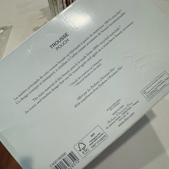 New and Authentic Dior beauty pouch with box - Picture 5 of 11